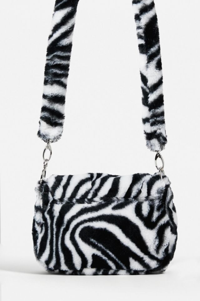 En Shalla Fringe Crossbody Bag  Urban Outfitters Japan - Clothing