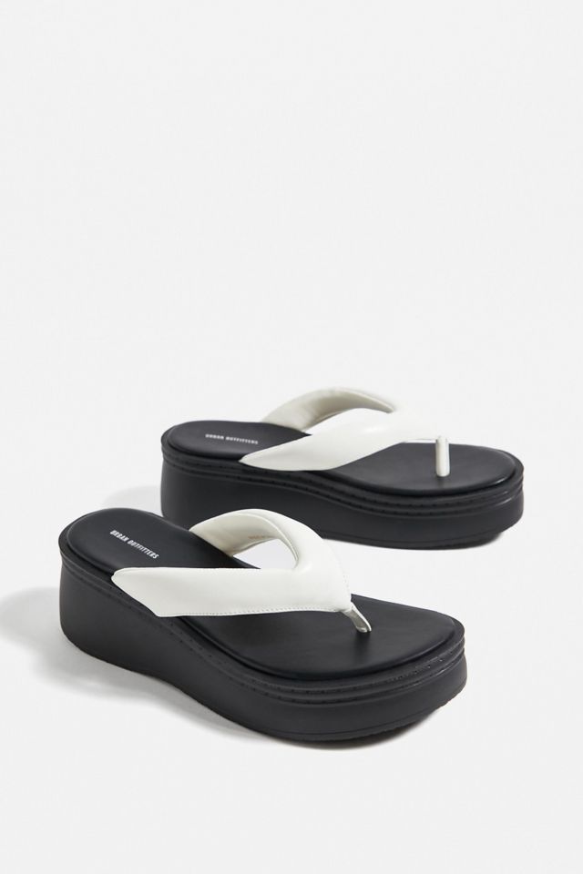 Urban outfitters best sale black sandals