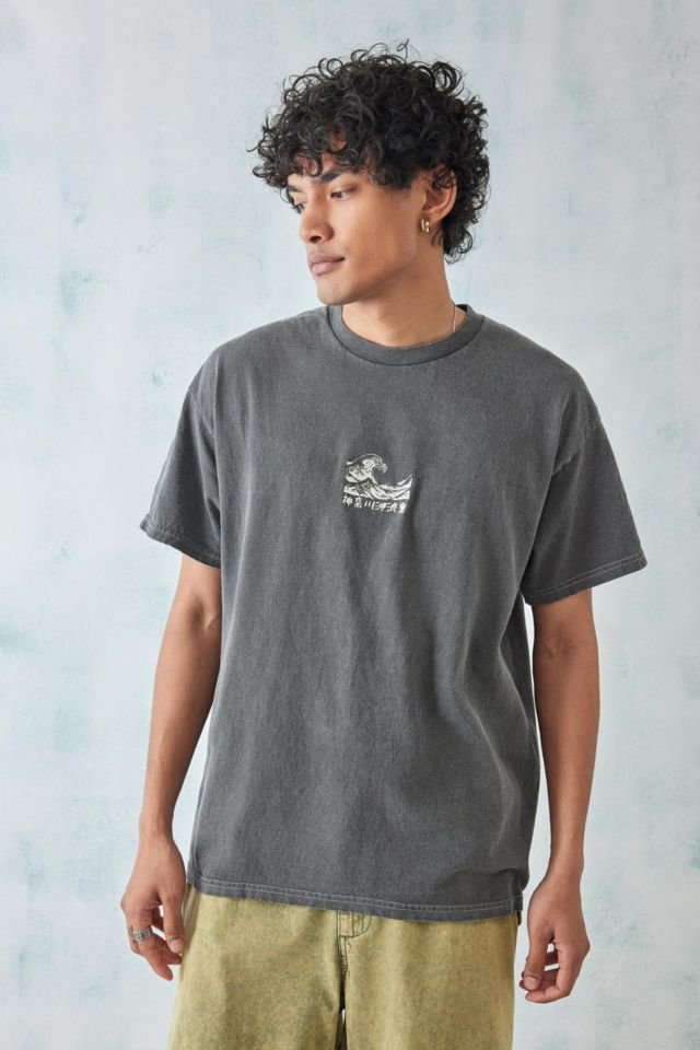 UO Black Hokusai Embroidered Motif Tee | Urban Outfitters