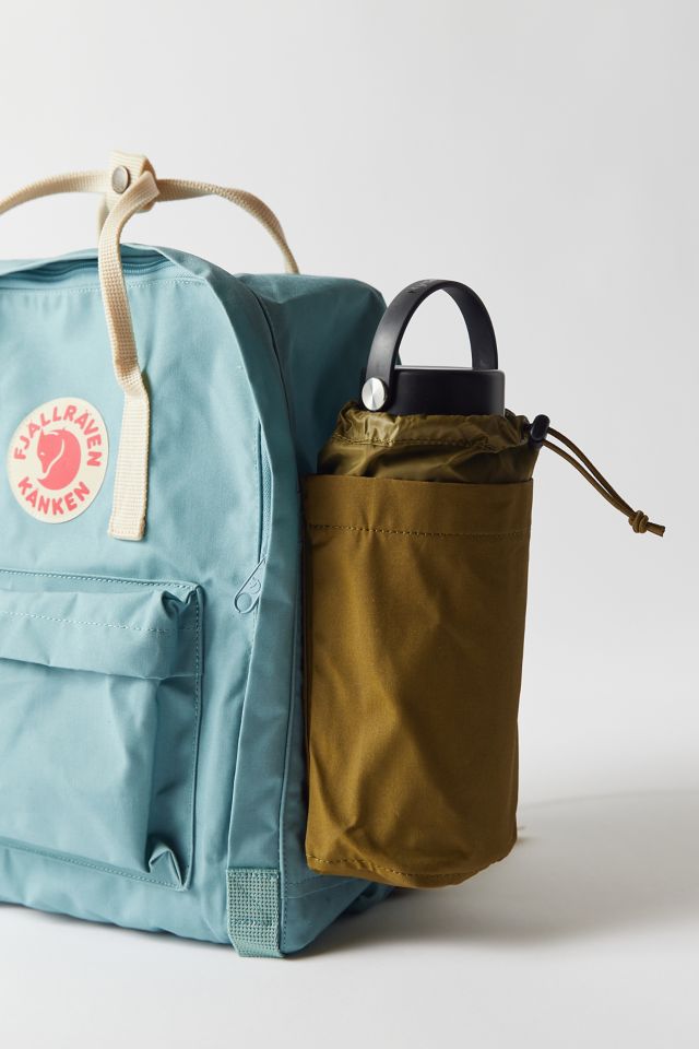 New Kånken side pockets are too small? Can't fit a normal water bottle even  when forcing it : r/Fjallraven
