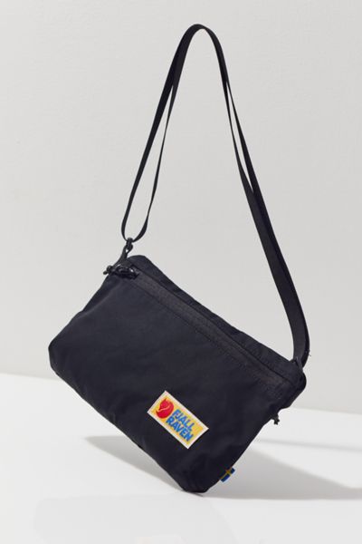FJALLRAVEN｜ (VARDAG POCKET (27248/326)) Amazon.com: Fjallraven Vardag Pocket - Black : Clothing