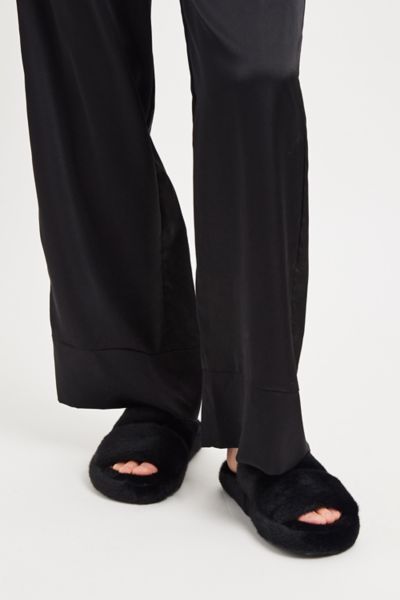urban outfitters black slides