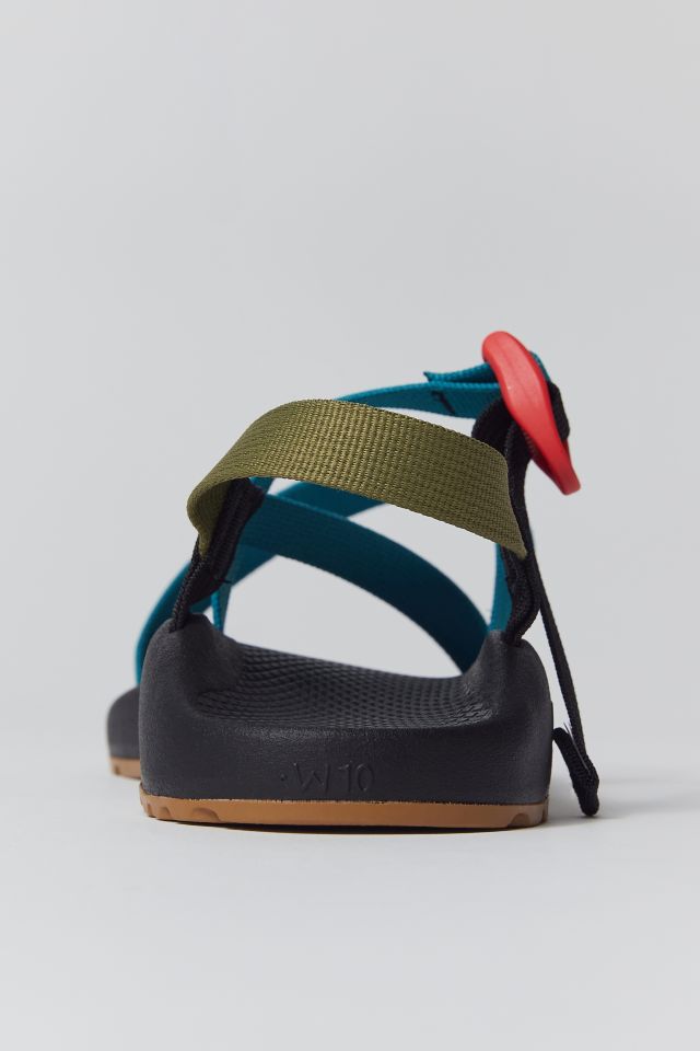 Chacos best sale urban outfitters