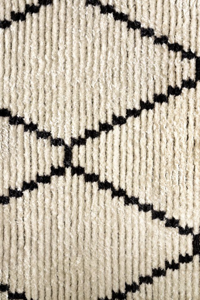 Ivory Geometric Easy-Care Synthetic Runner Rug 2'7" x 8'