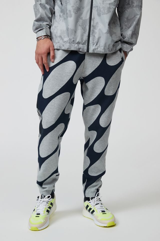 Nødvendig excentrisk slange adidas All Season Graphic Sweatpant | Urban Outfitters