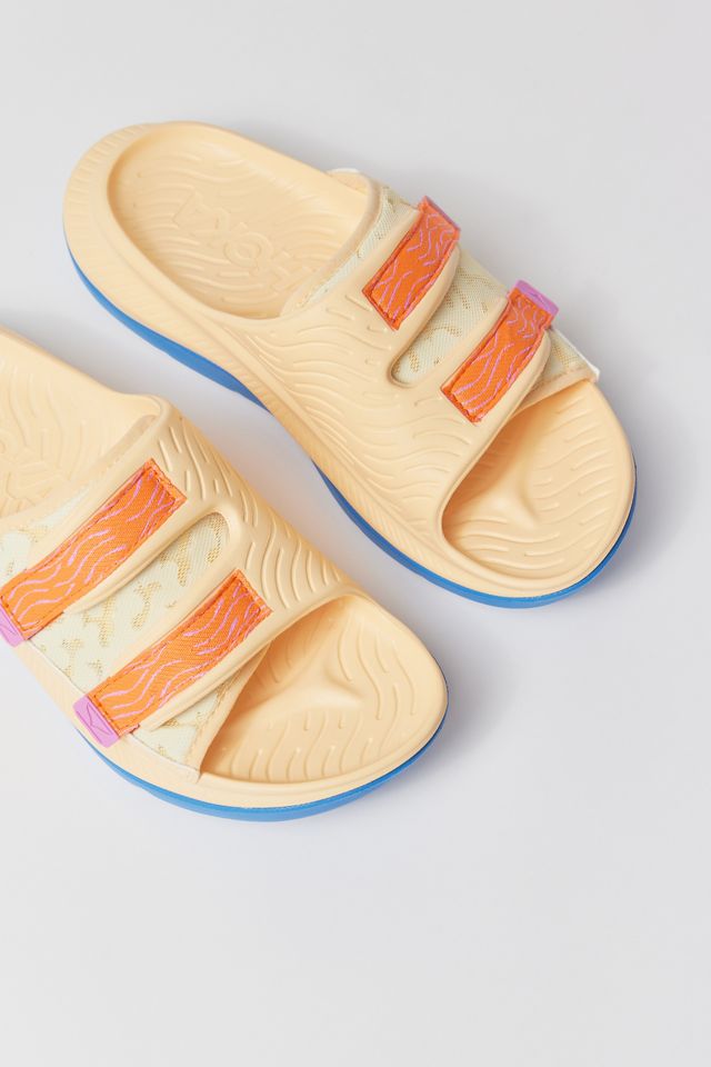 HOKA ONE ONE® Ora Luxe Slide Sandal | Urban Outfitters