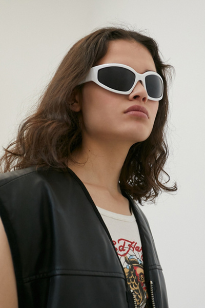 Buggin Out Oval Sunglasses | Urban Outfitters