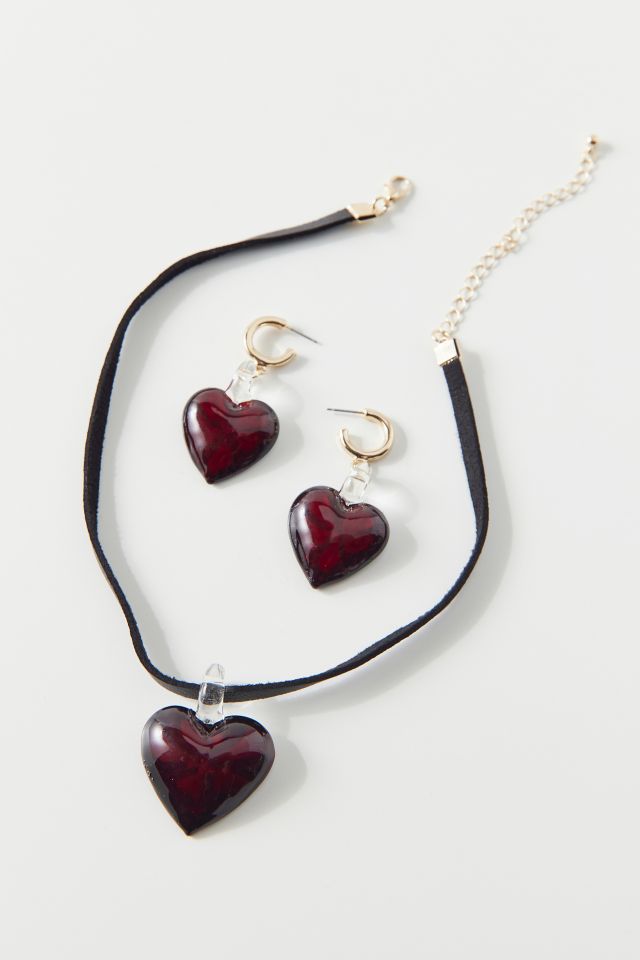 Love on sale heart choker