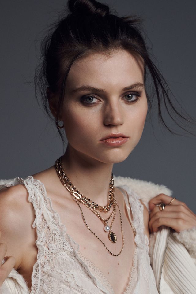 Rocco Layered Chain Necklace  Urban Outfitters Mexico - Clothing, Music,  Home & Accessories