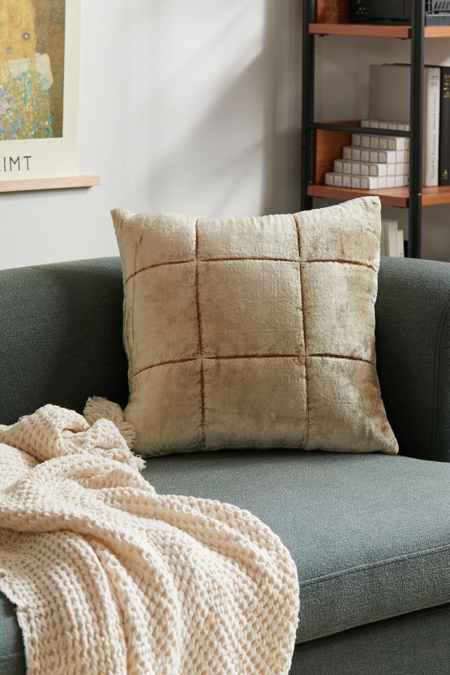 How to Wash Throw Pillows