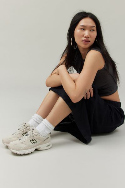 New Balance 530 Sneaker In Moonbeam, Women's At Urban Outfitters