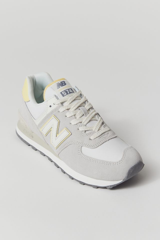 New Balance Women's 574 V2 Essential Sneaker