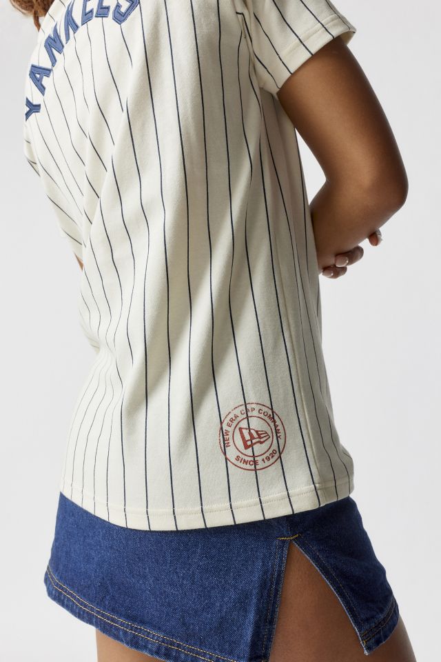 New Era New York Yankees MLB Camp Tee in Cream, Men's at Urban Outfitters