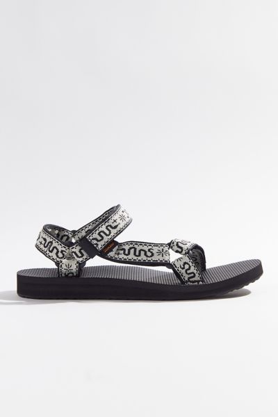 Teva campo sales black and white