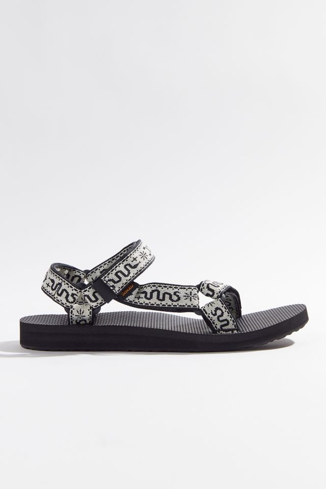 Teva campo sale black and white