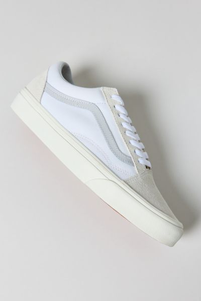 VANS MEN'S OLD SKOOL SNEAKER IN MARSHMELLOW/WHITE, MEN'S AT URBAN OUTFITTERS 