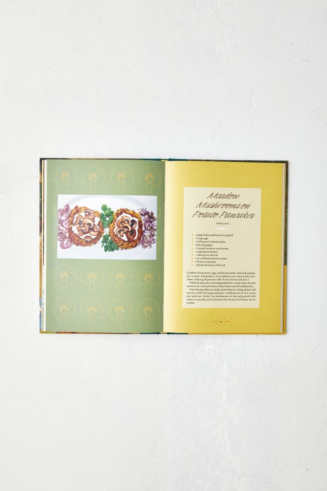 Mushroom Foraging And Feasting: Recollections And Recipes From A Lifetime On The Hunt par Victoria Romanoff #2