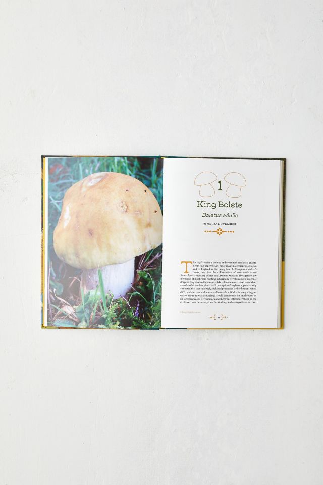 Mushroom Foraging And Feasting: Recollections And Recipes From A Lifetime On The Hunt par Victoria Romanoff #3
