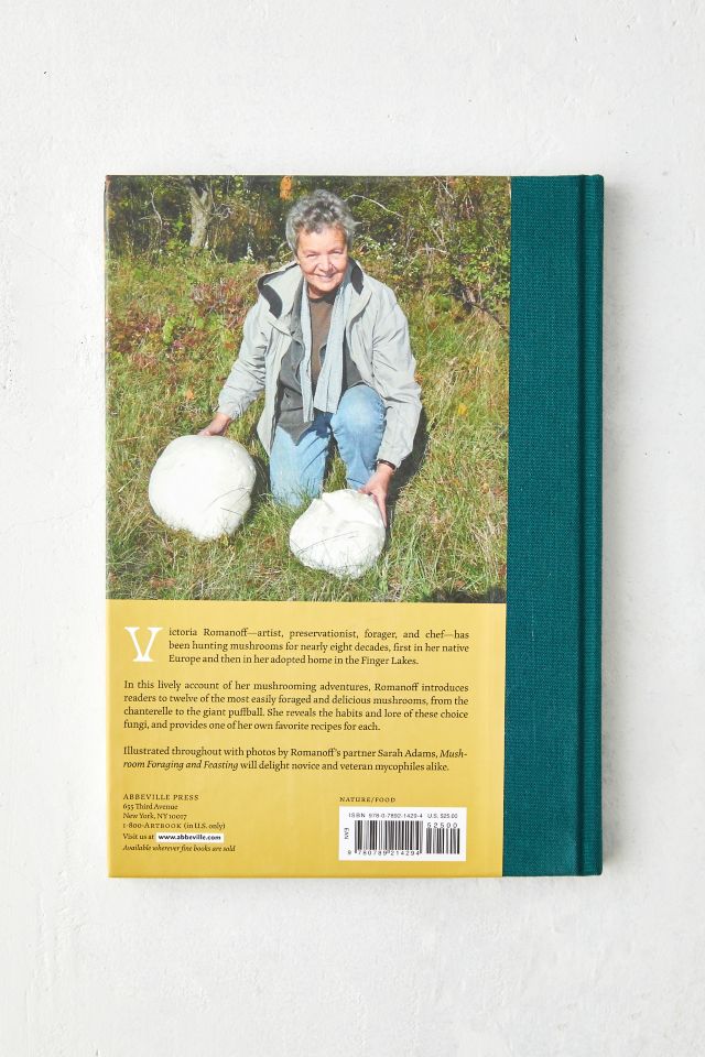Mushroom Foraging And Feasting: Recollections And Recipes From A Lifetime On The Hunt par Victoria Romanoff #5