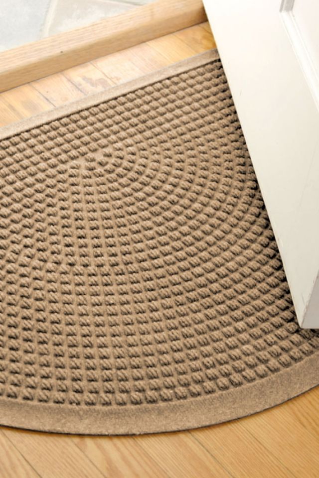 Matterly Waterhog Luxe Hourglass Indoor/Outdoor Doormat in Graphite at Urban Outfitters