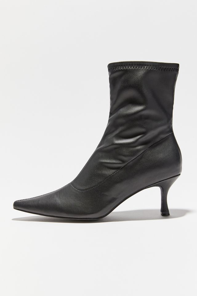 UO Kamila Kitten Heel Ankle Boot | Urban Outfitters