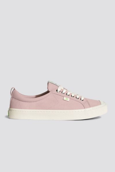 Cariuma Oca Low Canvas Sneaker In Rose