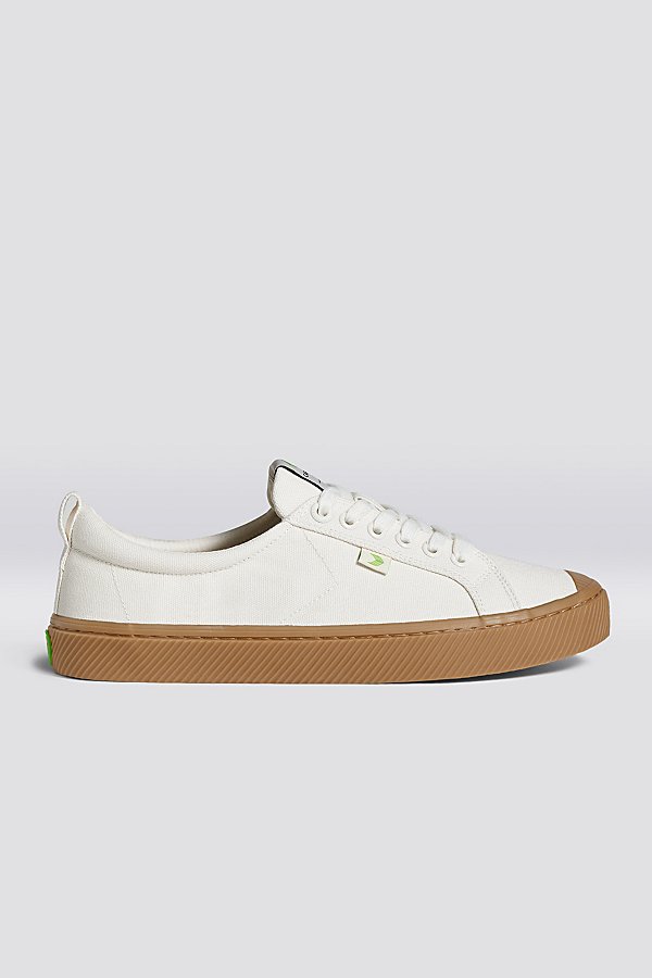 Cariuma Oca Low Canvas Sneaker In Gum Off/white