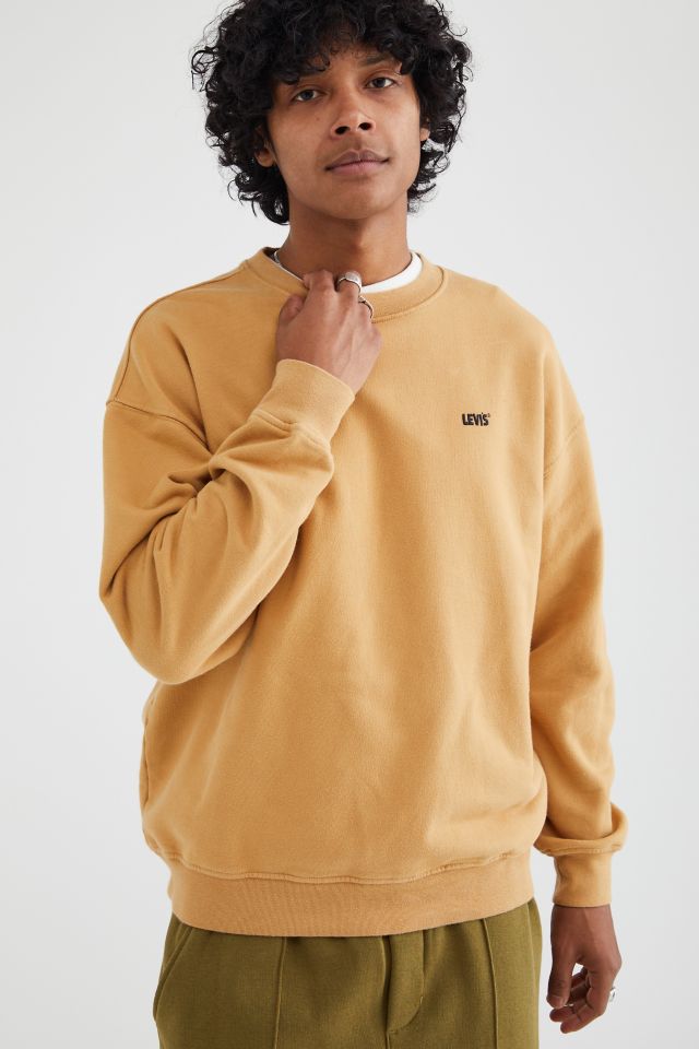Levi's® Cutoff Gold Tab Crew Neck Sweatshirt | Urban Outfitters