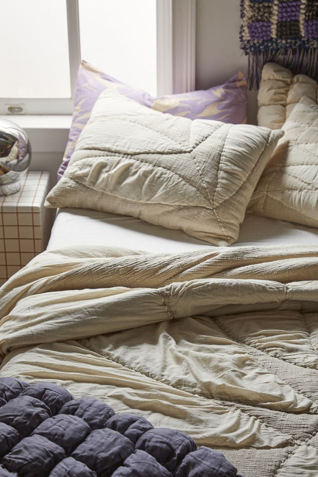 Elm Applique Comforter | Urban Outfitters