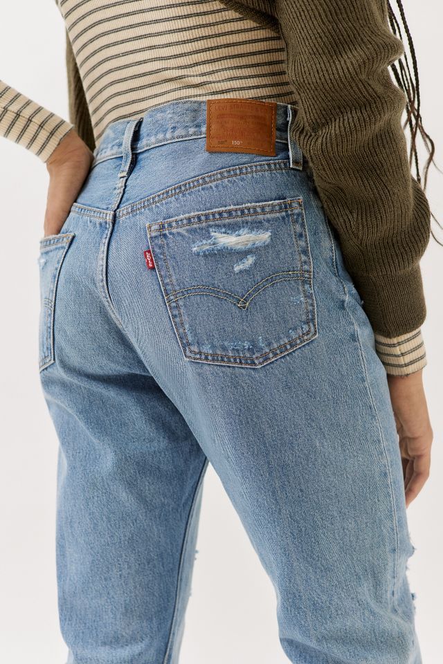 Urban outfitters shop levi mom jeans