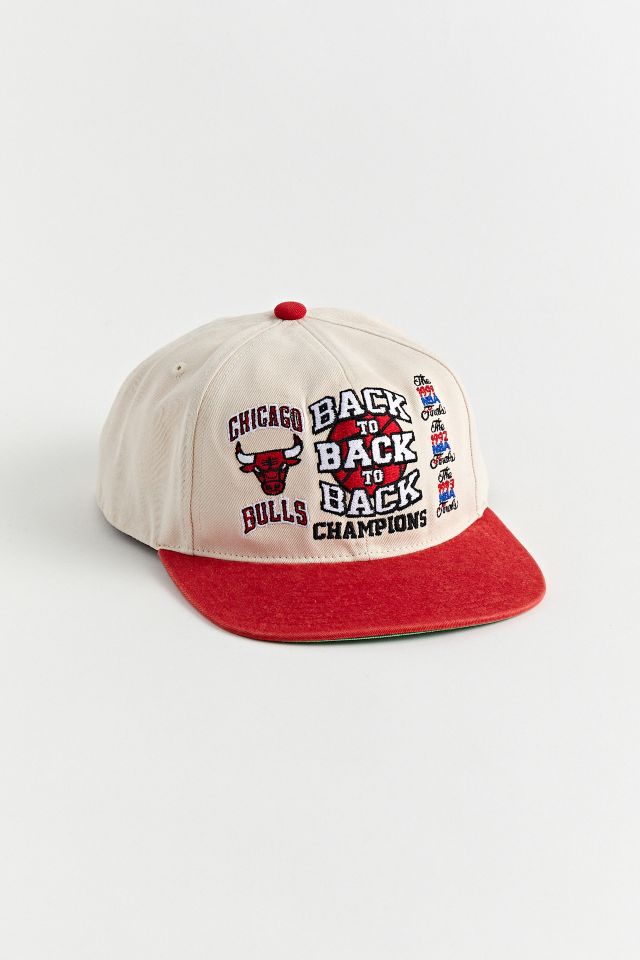 Mitchell & Ness Chicago Bulls Off White 2-Tone Snapback Hat