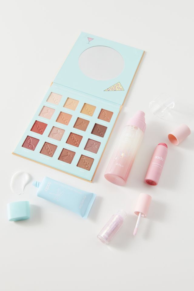 Ensemble Soda Maquillage UO Exclusif Obtenir Le Look #1