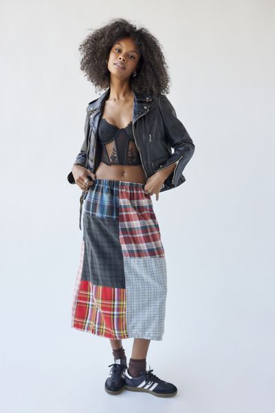 Black plaid skirt urban outfitters hotsell