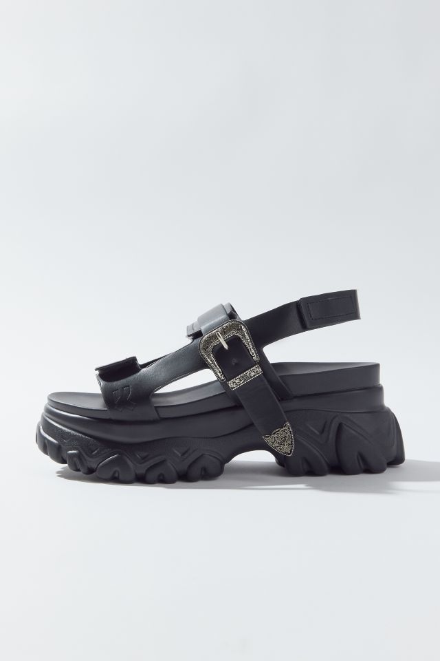 ★eee★COY CHUNKY SANDAL★チャンキーヒール BLACK KOI Chunky Platform Sandal | Urban Outfitters