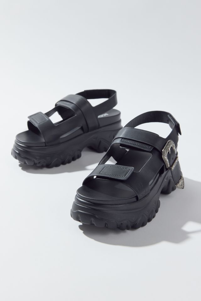 ★eee★COY CHUNKY SANDAL★チャンキーヒール BLACK KOI Chunky Platform Sandal | Urban Outfitters