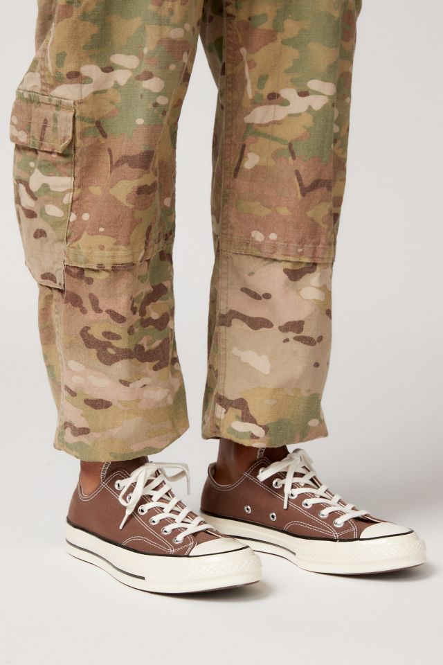 Camo chuck cheap taylors low