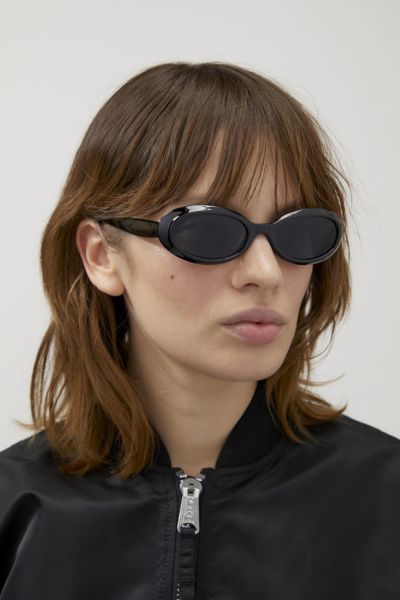 Urban Outfitters Mazzy 90s Plastic Oval Sunglasses In Black