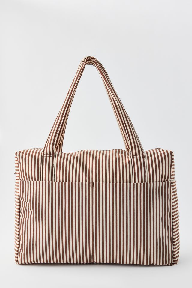 【完売必至】Urban Outfitters限定色 Cloud Carry-On Bag BAGGU Small Cloud Carry-On Bag | Urban Outfitters