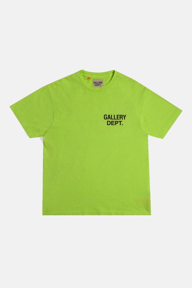 Jonge dame Verwijdering ontwerp Gallery Dept. Souvenir T-Shirt | Urban Outfitters