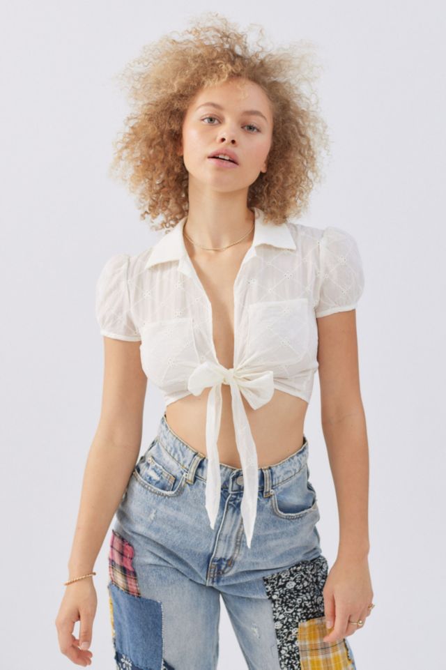 historia evidencia Naufragio UO Ruby Eyelet Tie-Front Crop Top | Urban Outfitters
