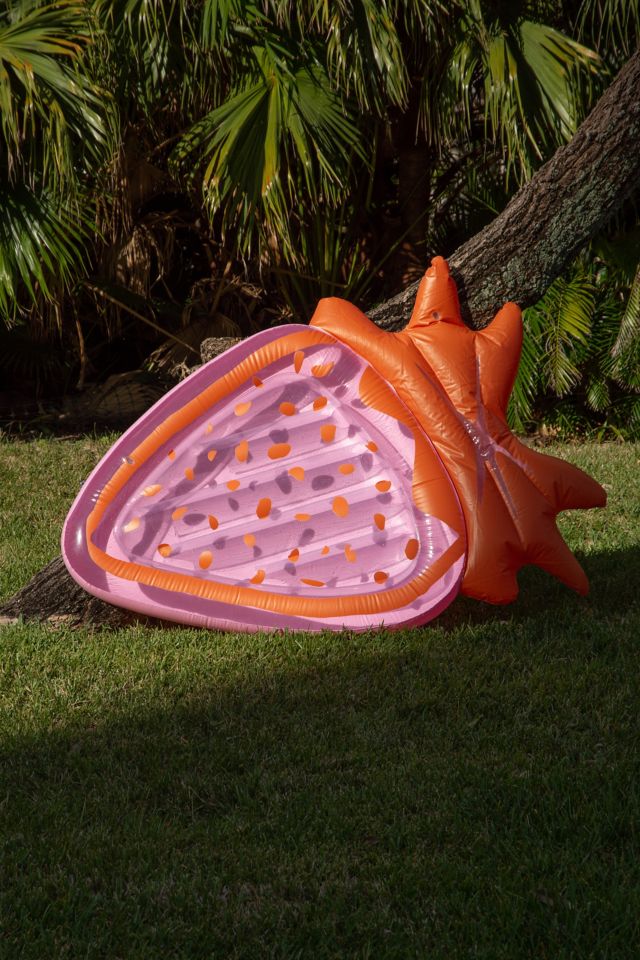 Sunnylife Lie-On Strawberry Pool Float #1