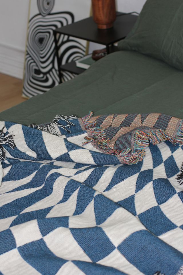 Clr Shop Groovy Grid Woven Throw Blanket