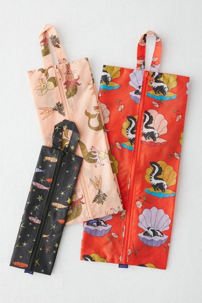 BAGGU 3D ZIP POUCH SET IN SEA ANIMALS AT URBAN OUTFITTERS 