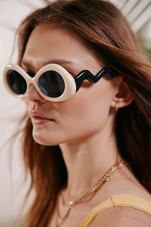 Urban Outfitters Birdie Wavy Round Sunglasses In Cream