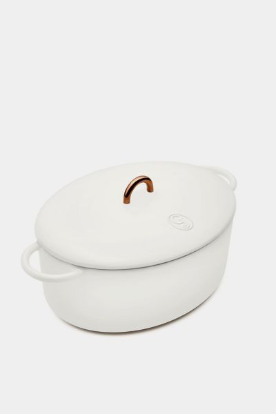 Great Jones The Dutchess 6.75-qt Cast-iron Dutch Oven In Salt At Urban Outfitters In Salt
