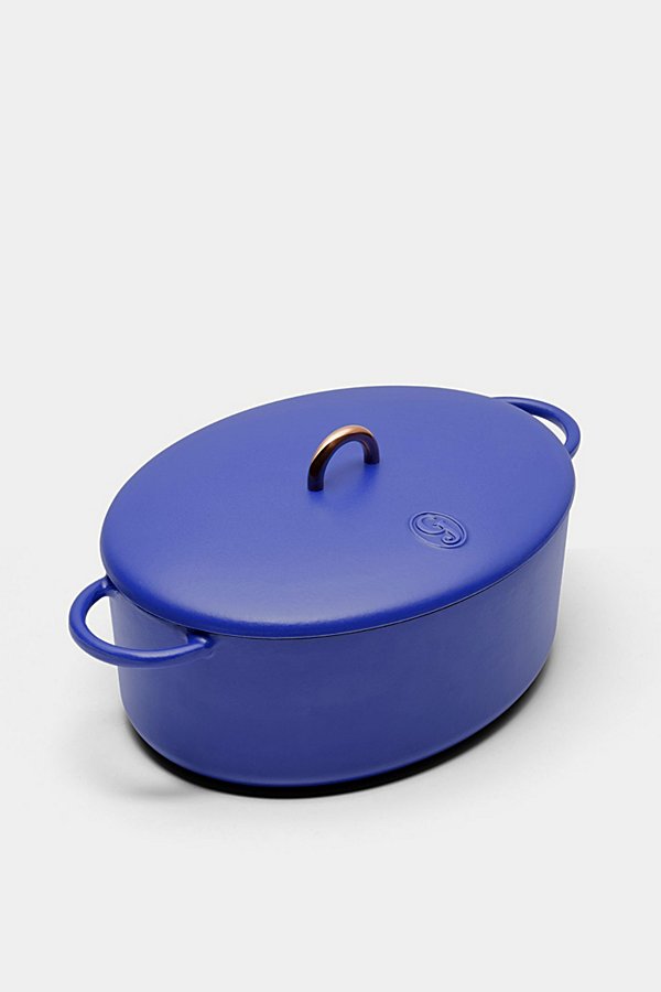 Shop Great Jones The Dutchess 6.75-qt Cast-iron Dutch Oven In Blueberry At Urban Outfitters