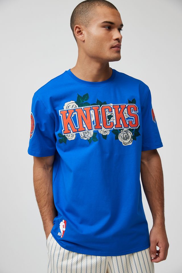 Pro Standard New York Knicks Roses Tee | Urban Outfitters
