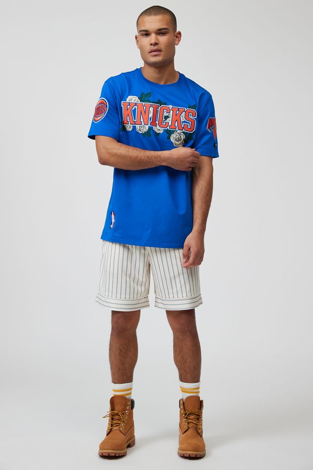 Pro Standard New York Knicks Roses Tee | Urban Outfitters