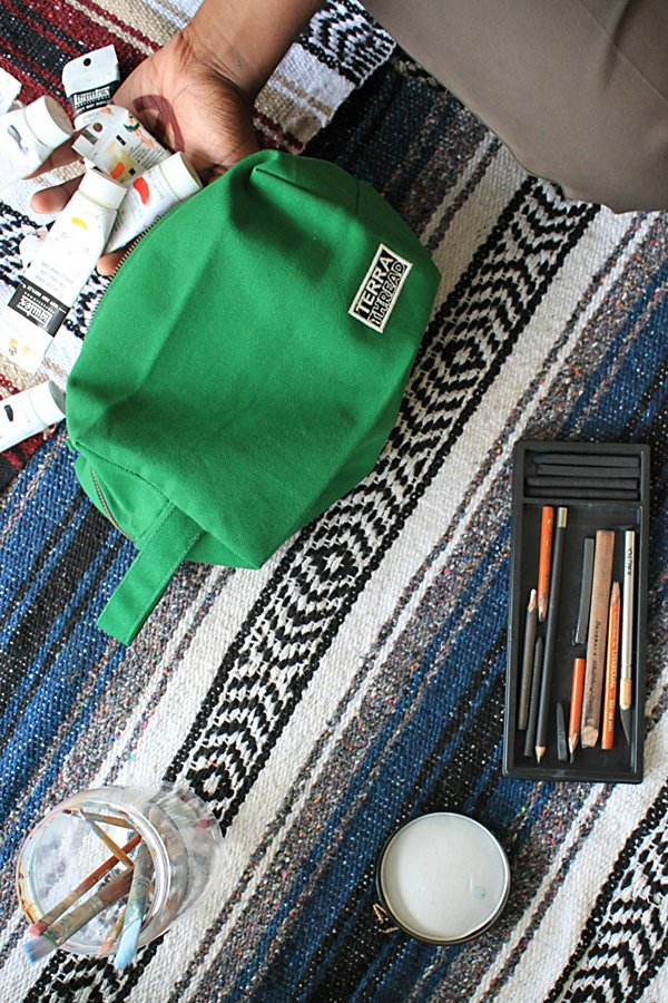 Terra Thread Organic Cotton Canvas Toiletry Bag In Green At Urban Outfitters