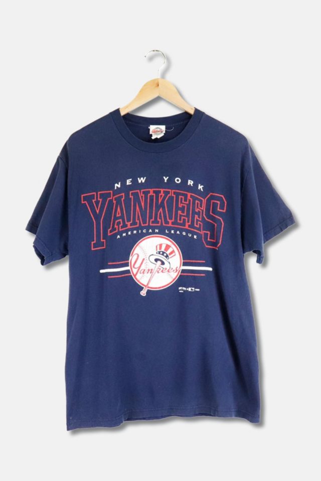 Warning: Does Not Play Well With Yankees cotton t-shirt